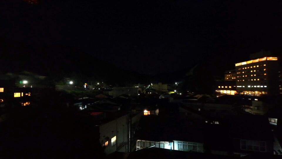 夜の湯村温泉街
