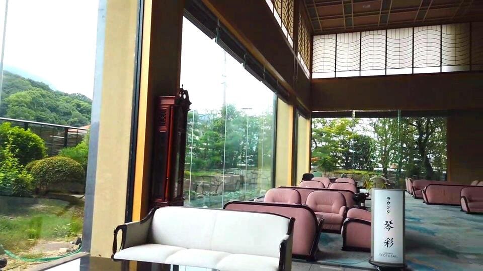 ロビーラウンジ