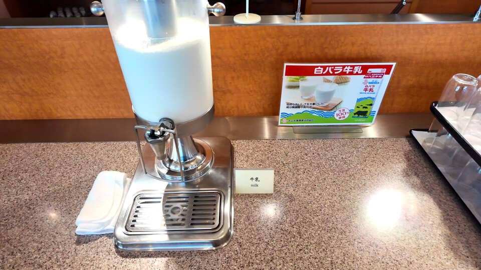 白バラ牛乳などのドリンク