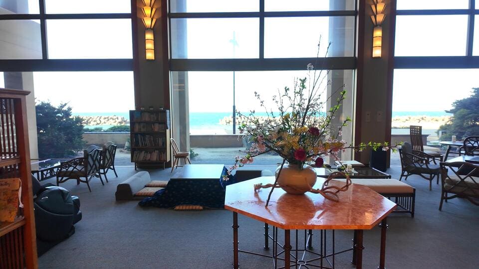 ラウンジ全体