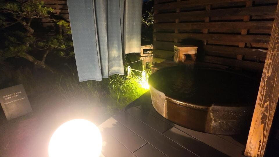客室露天風呂 夜