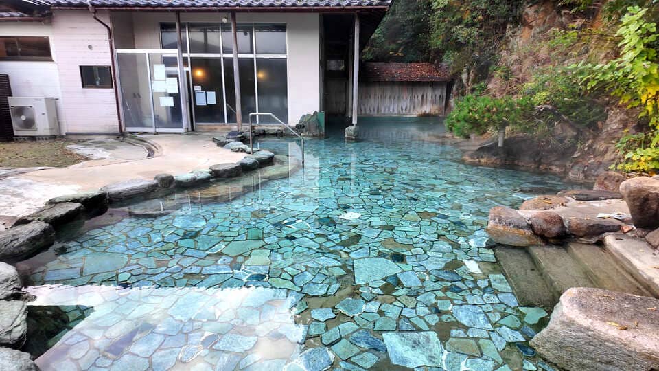 右（銅像側）の大浴場